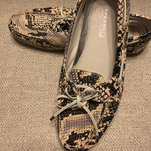 Sperry Top-Sider snakeskin shoe (size 6.5)